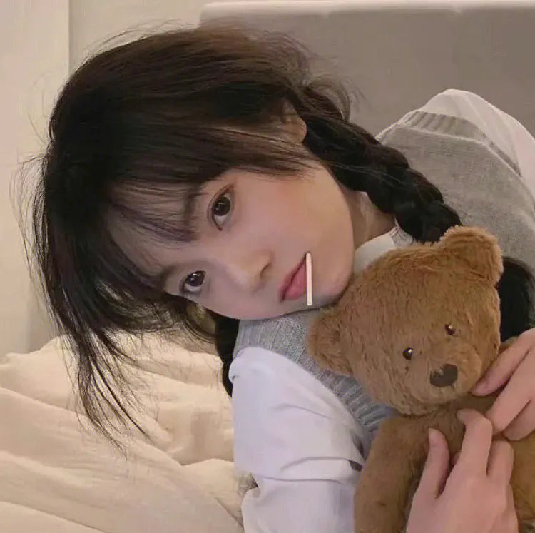 娜娜的玫瑰战争 海报
